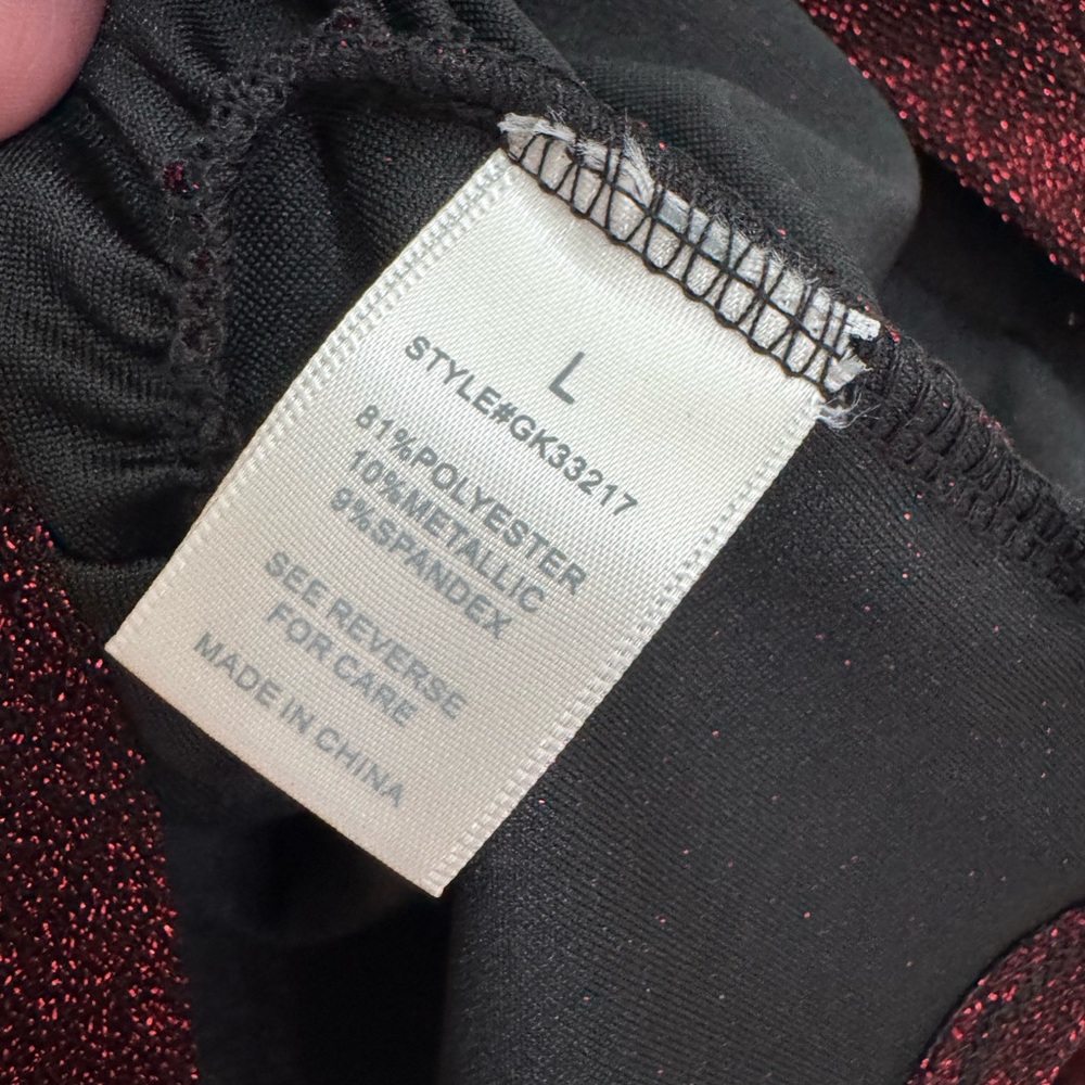 NWT Madison & Hudson Holiday Top Elegant Red Glitter V-Neck Top - Picture 5 of 8